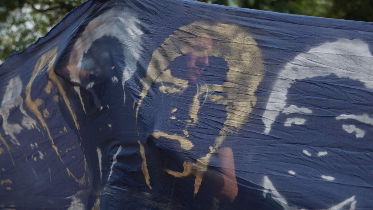 Estudiantes y organizaciones civiles protestaron frente a las instalaciones de la PGR en la CDMX. 2014