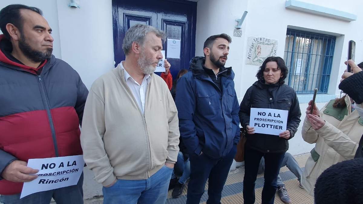 Protesta en la sede del PJ. Fuente: (Javier Manzano - Minuto Neuquén)