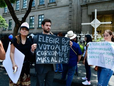 Paro de trabajadores obliga a ministros a suspender sesión por segundo día consecutivo