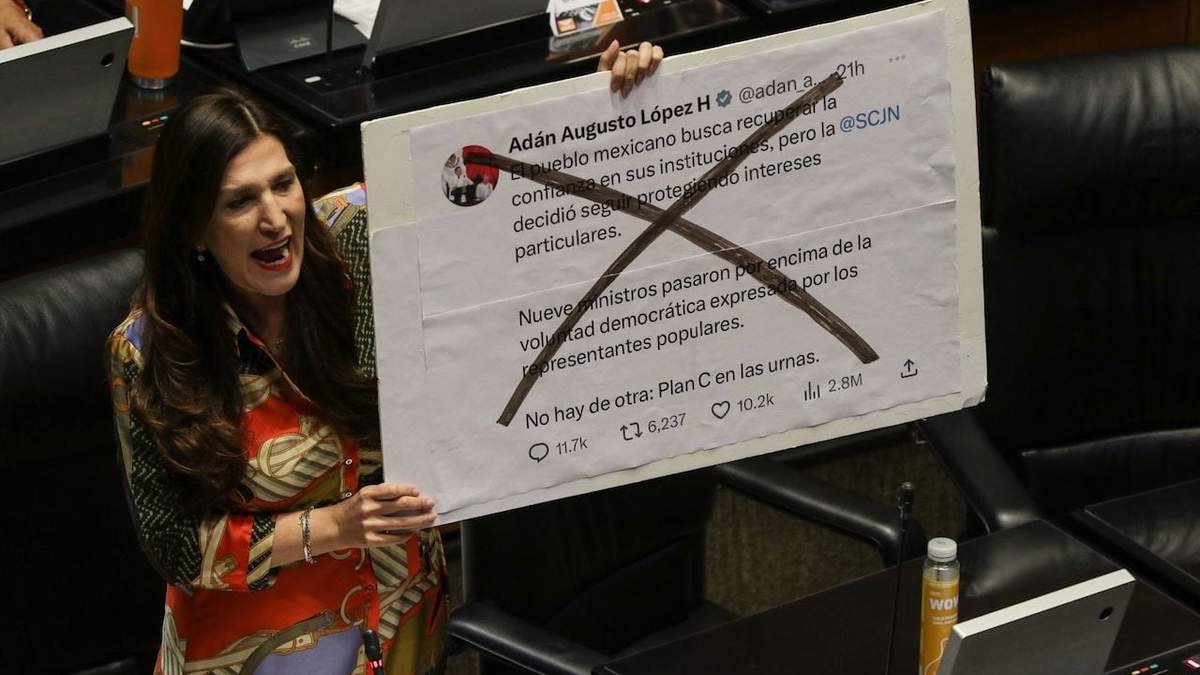 La senadora panista exhibió el tuit del secretario de Gobernación