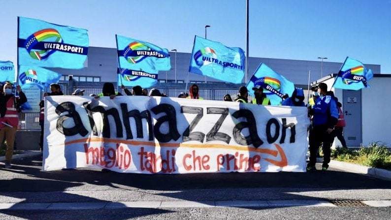 Trabajadores de Amazon protestan