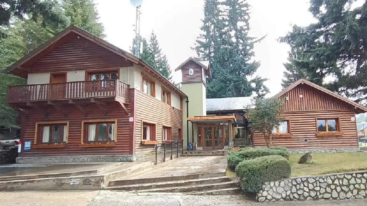 Edificio de la Municipalidad de Villa La Angostura. Fuente (Facebook)