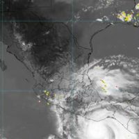 Huracán Erick podría subir a categoría 3; prevén lluvias y vientos extremos en Oaxaca y Guerrero
