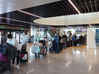En otro vuelo humanitario, Aerolíneas Argentinas trajo a 240 compatriotas desde Roma