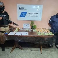 Secuestraron marihuana, vehículos y dinero en efectivo en Villa La Angostura