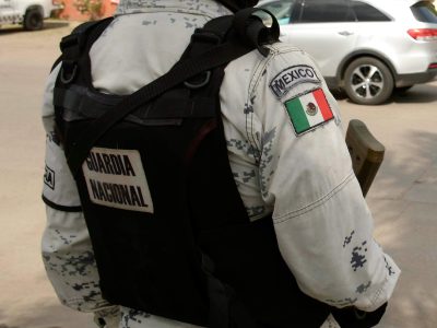 Funcionario ebrio atropelló y mató a una mujer embarazada y a un elemento de la GN; claman justicia