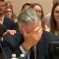 Jueza desestima el caso contra el actor Alec Baldwin por homicidio involuntario