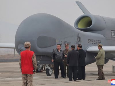 Kim observa pruebas de nuevos drones norcoreanos de reconocimiento y ataque