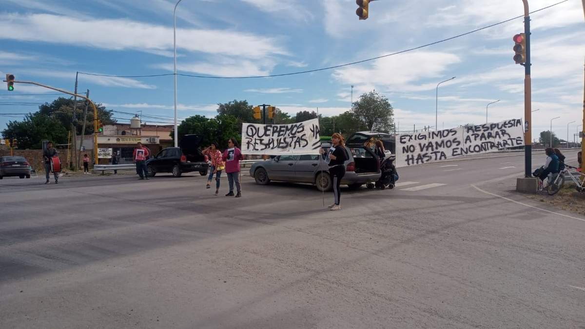 Hubo cortes de ruta en Senillosa. Fuente: (Top Noticias)