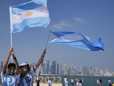 Argentinos invaden Qatar y se hacen escuchar antes del debut
