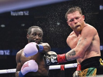 Terence "Bud" Crawford hace historia al destronar al "Canelo" Álvarez