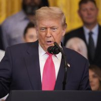 Trump respalda el impuesto a remesas y promete “aumentar drásticamente las deportaciones”
