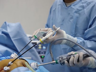 Cofepris advierte sobre falsas maestrías en cirugía estética