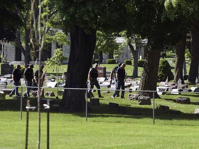 Captan momento del tiroteo en el cementerio Graceland en Wisconsin (Video)