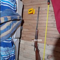 Secuestraron un pequeño arsenal en una vivienda y detuvieron a un acusado de violencia