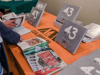 Nacido desde Facebook, libro de fotos de la UAM sobre Ayotzinapa