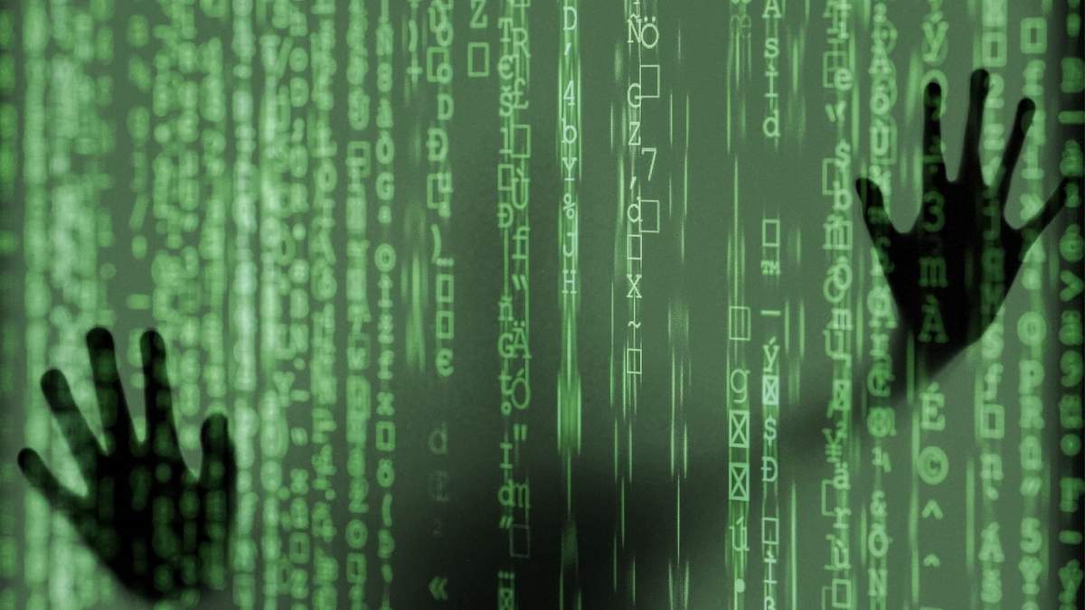 La base de datos expuesta contiene credenciales asociadas a plataformas como Google, Apple, Facebook, Telegram, GitHub y servicios gubernamentales.