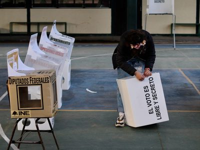 Encapuchados roban material electoral en Jacona, Michoacán