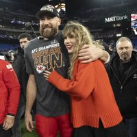Romance de Swift y Kelce previo al Super Bowl desata teorías de la conspiración