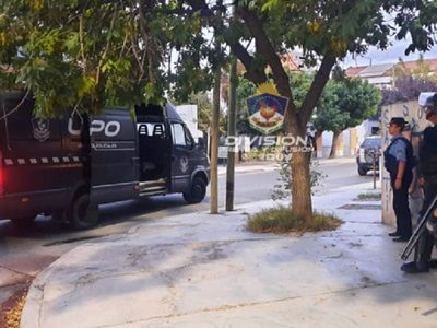 Importante despliegue policial para allanar una vivienda y detener a un hombre acusado de robo