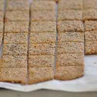 Salvá la merienda con estas crackers saludables con solo un ingrediente, fáciles, crocantes y muy deliciosas