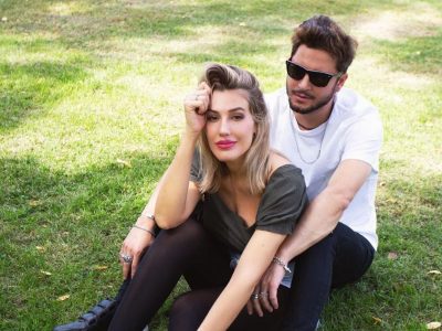 “Madre exagerada”: así viven Manuel Carrasco y Almudena Navalón sus vacaciones más especiales