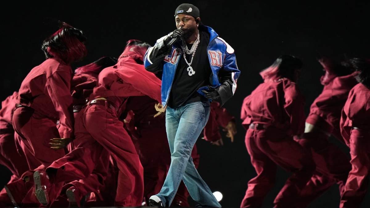 Kendrick Lamar se presenta durante el medio tiempo del partido de fútbol americano Super Bowl 59 de la NFL entre los Kansas City Chiefs y los Philadelphia Eagles, el domingo 9 de febrero de 2025, en Nueva Orleans