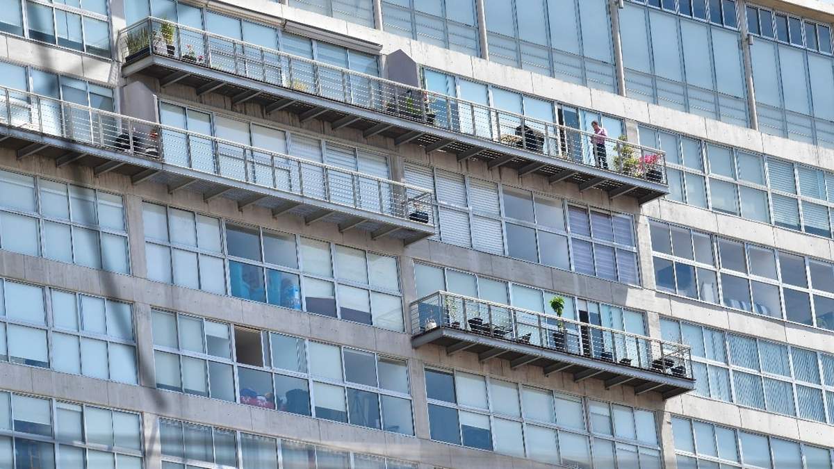 Empleados realizan home office en la CDMX