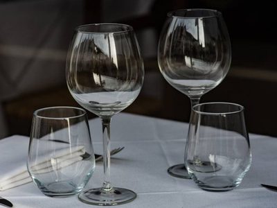 Si se rompió alguna copa, no la tires: mirá cómo convertirla en algo muy útil y delicado para tu living o pieza