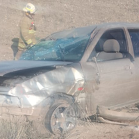 Cuatros personas resultaron heridas tras volcar un auto en la ruta 22 en Plaza Huincul