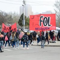 Organizaciones sociales acampan en la avenida Argentina: qué reclaman