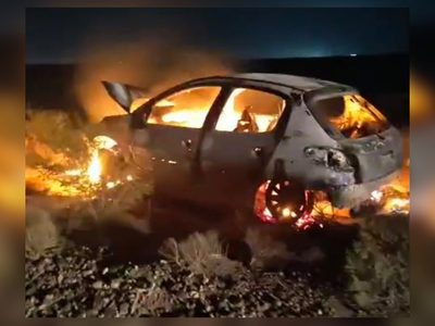 Pérdidas totales: un auto fue consumido por las llamas mientras transitaba por la Ruta 67