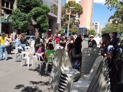 Comerciantes denuncian perjuicios por cortes del gremio de judiciales frente al TSJ