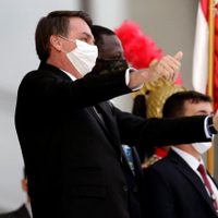 A pesar del aumento de casos de coronavirus: Bolsonaro participó de una masiva marcha en su favor