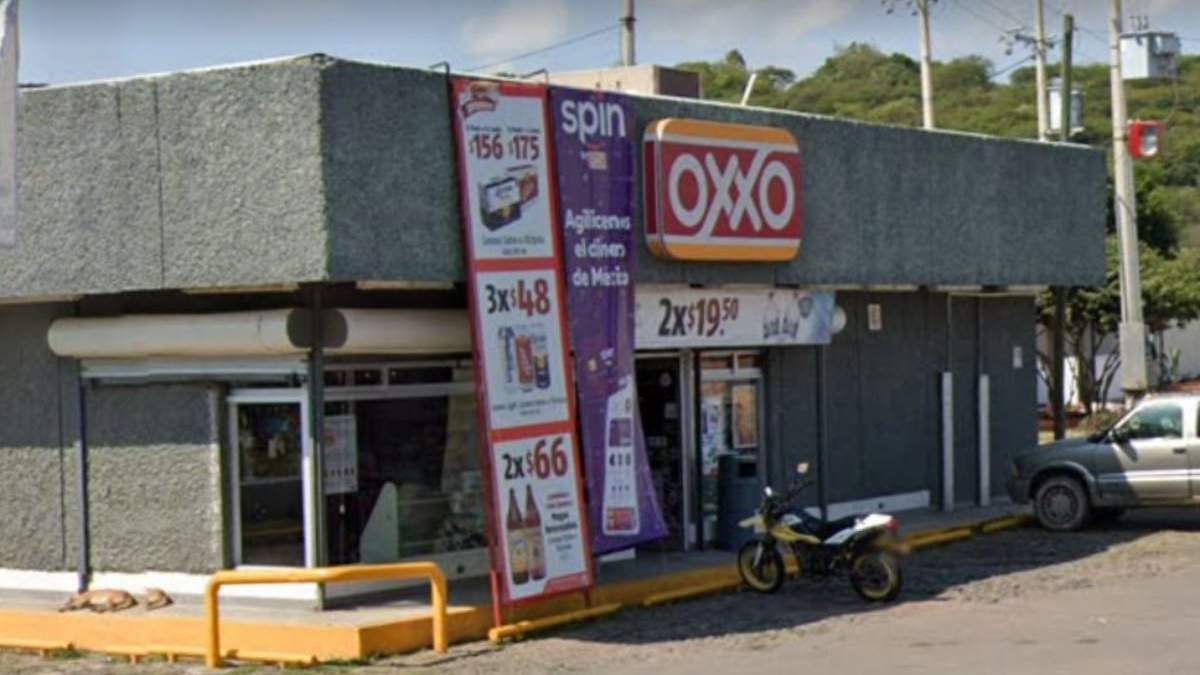 La tienda se localiza sobre la carretera Celaya-Salvatierra, cerca del entronque de acceso a la comunidad de Rincón de Tamayo