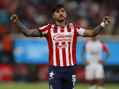 Chivas se queda sin liguilla tras perder 2-1 ante el Atlas