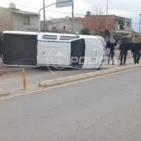Robo y persecución de película terminó con un vuelco y hechos de violencia en el hospital Heller