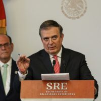 Ebrard anunció que buscan acelerar el retorno de mexicanos que siguen en Perú