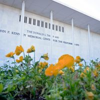 Trump arremete contra juez que le prohibió cambiarle el nombre al Centro Kennedy