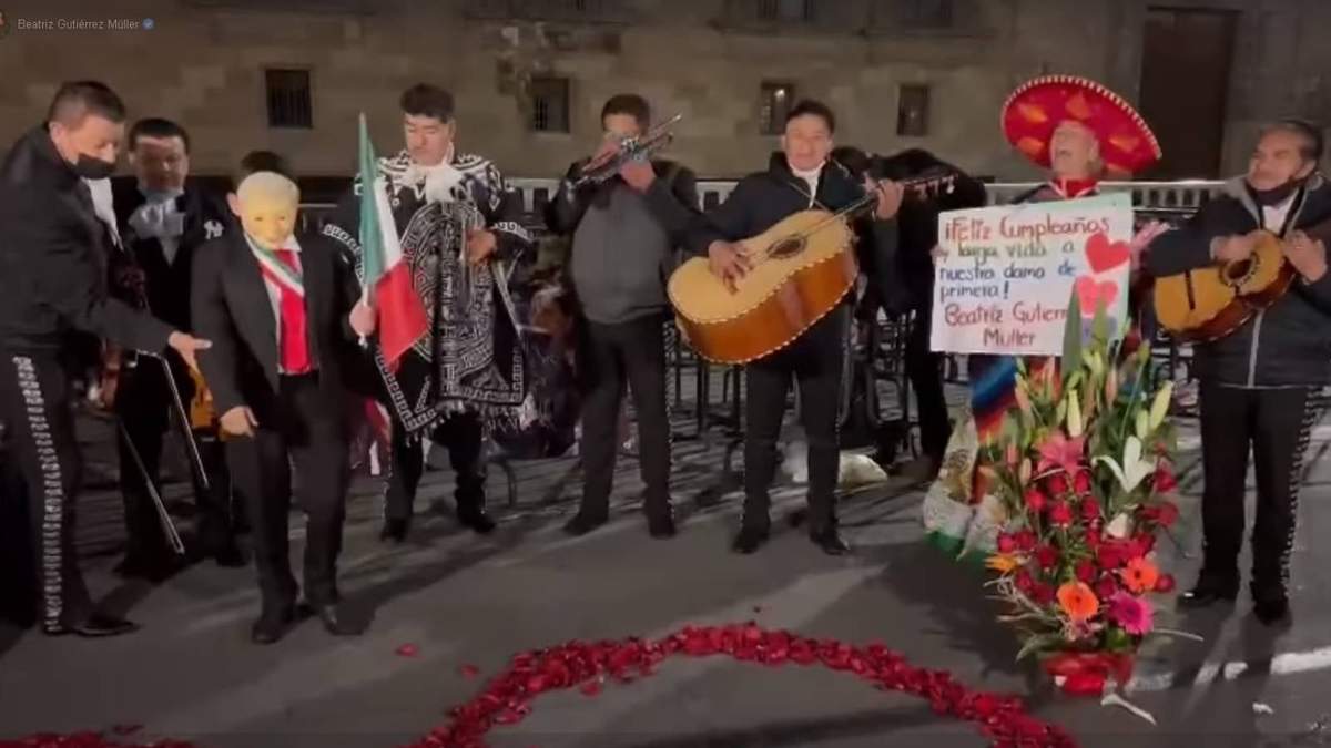 La serenata a Beatriz Gutiérrez Müller