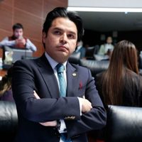 Senador Zoé Robledo renuncia al PRD y se brinca a Morena