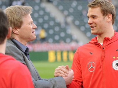 Oliver Kahn salió a bancar a Neuer por el conflicto contractual en el Bayern Munich