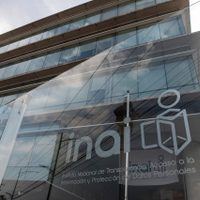 Facturas refutan reclamo del INAI; comisionados sí ocultaron a acompañantes