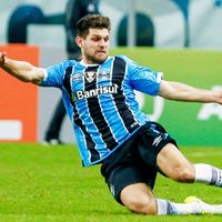 Kannemann ganó el duelo de los argentinos y va por un nuevo título en Gremio