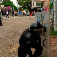 Libera PF vías del tren bloqueadas por normalistas en Michoacán