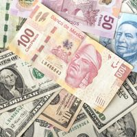 El peso registra pérdidas y cierra semana a la baja mientras el dólar se fortalece