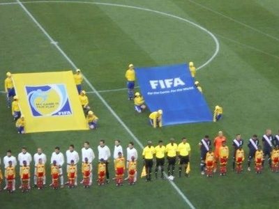 Argentino gana juicio millonario a la FIFA por usar su aerosol; deberá pagarle 120 mdd