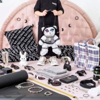 Balenciaga retira campaña de fotos con niños y accesorios sadomasoquistas