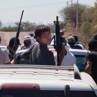 La ley del miedo gobierna Michoacán: El reclutamiento de jóvenes