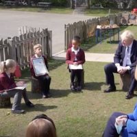 Boris Johnson afirma que "no descarta nada" ante la variante india del coronavirus